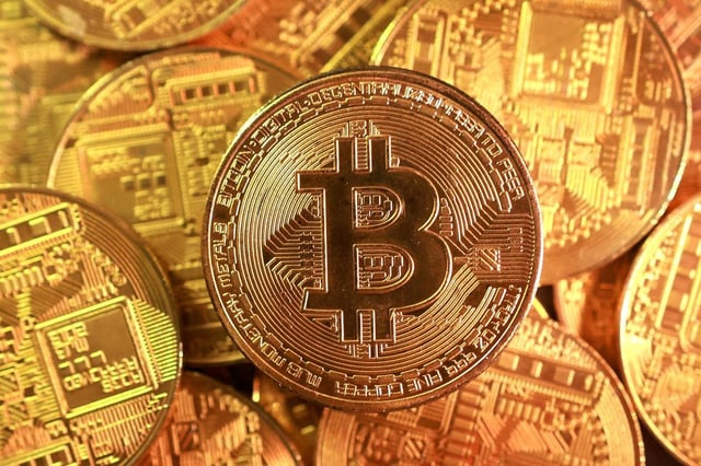 Le bitcoin bat son record du mois d'août et atteint presque 126.000 dollars