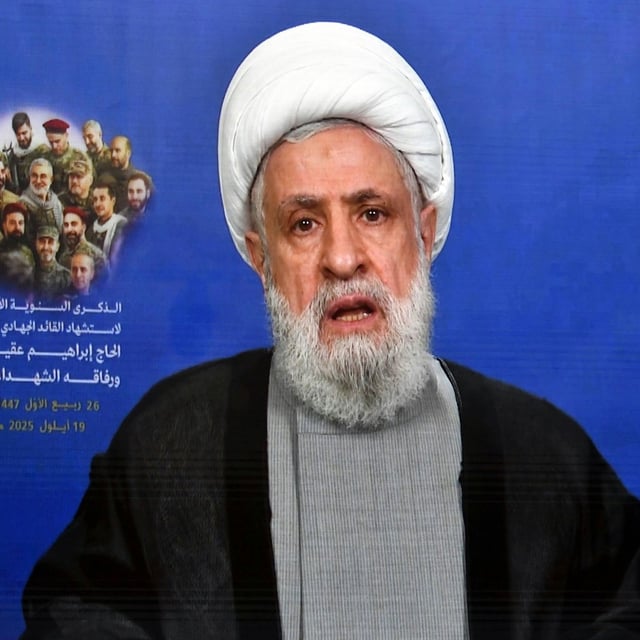 Hisbollah-Generalsekretär Naim Qassem bei einer Rede