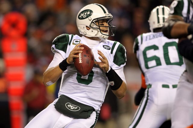 Der frühere NFL-Quarterback und heutige TV-Experte Mark Sanchez liegt nach einer Messer-Attacke in Indianapolis mit Stichverletzungen im Krankenhaus.