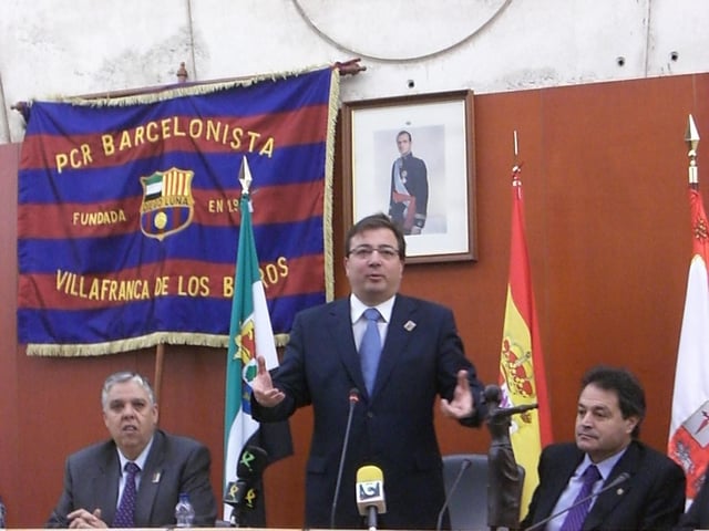Guillermo Fernández Vara, en un acto con la Peña Barcelonista de Villafranca de los Barros, en Badajoz.