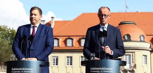 Bundeskanzler Friedrich Merz (r.) und Vizekanzler Lars Klingbeil bei einer Pressekonferenz