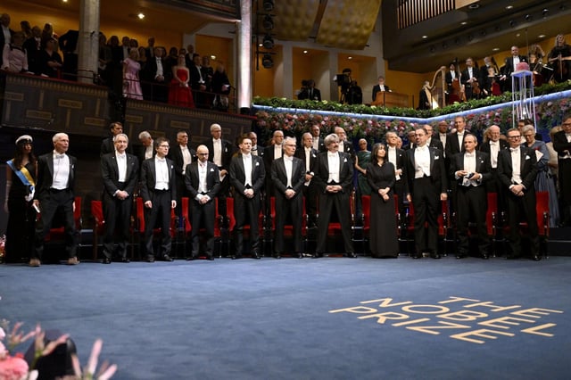 La surcoreana Han Kang, en el centro, durante la ceremonia de entreha de los Premios Nobel de 2024