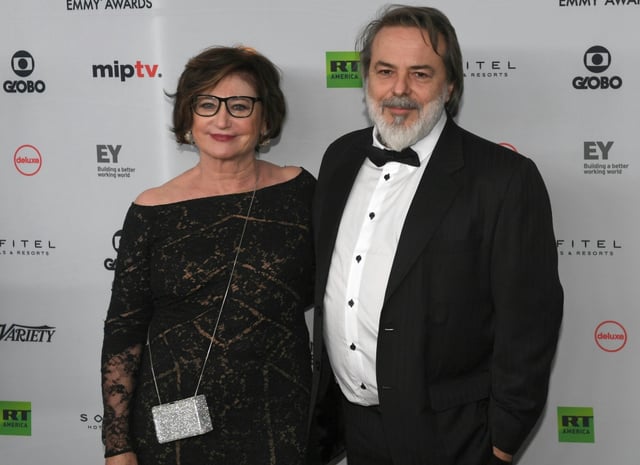 Le réalisateur Xavier Durringer (d) et la productrice Joëy Faré au 45e gala des Emmy Awards à New York, le 20 novembre 2017