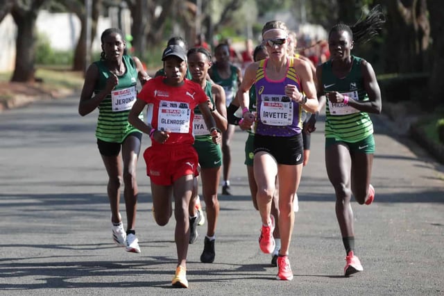 Glenrose Xaba and Irvette van Zyl leading the Spar Grand Prix 10km race in Johannesburg on Sunday. Picture: Reg Caldecott/Gallo Images