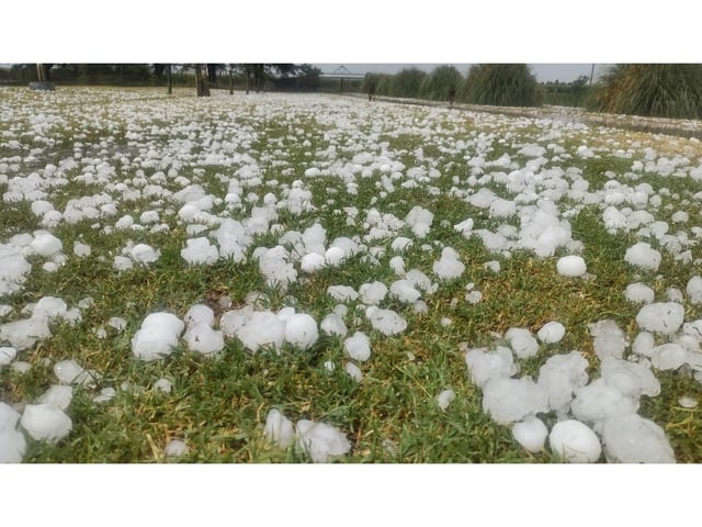 Piedras de hielo del tamaño de un huevo sorprenden al sur cordobés.