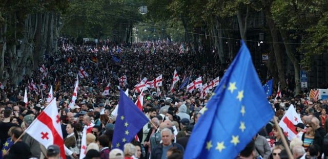 Manifestation contre le pouvoir à Tbilissi, lors des élections locales, le 4 octobre 2025 en Géorgie