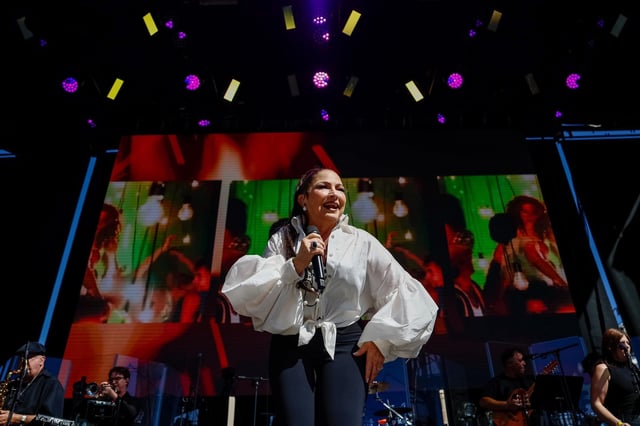 La cantante cubano-estadounidense Gloria Estefan ofrece un concierto gratuito este domingo en Madrid en el marco de las celebraciones de la Hispanidad 2025.