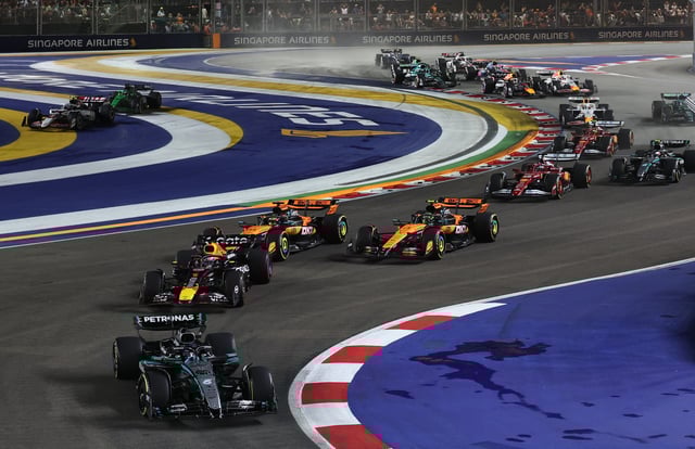 Formula One F1 - Singapore Grand Prix - Marina Bay Street Circuit, Singapore - October 5, 2025 Mercedes' George Russell, Red Bull's Max Verstappen, McLaren's Oscar Piastri and McLaren's Lando Norris in action during the race REUTERS/Athit Perawongmetha
