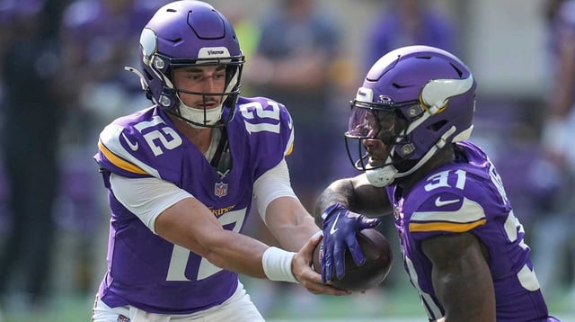 Minnesota Vikings quarterback Max Brosmer (12) hands off to running back Cam Akers (31) in the fourth quarter of the NFL Week 3 game between the Minnesota Vikings and the Cincinnati Bengals at U.S. Bank Stadium in Minneapolis on Sunday, Sept. 21, 2025. The Vikings won, 48-10.