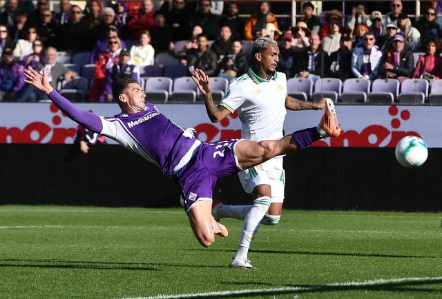 Soccer Football - Serie A - Fiorentina v AS Roma - Stadio Artemio Franchi, Florence, Italy - October 5, 2025 Fiorentina's Robin Gosens in action REUTERS/Jennifer Lorenzini