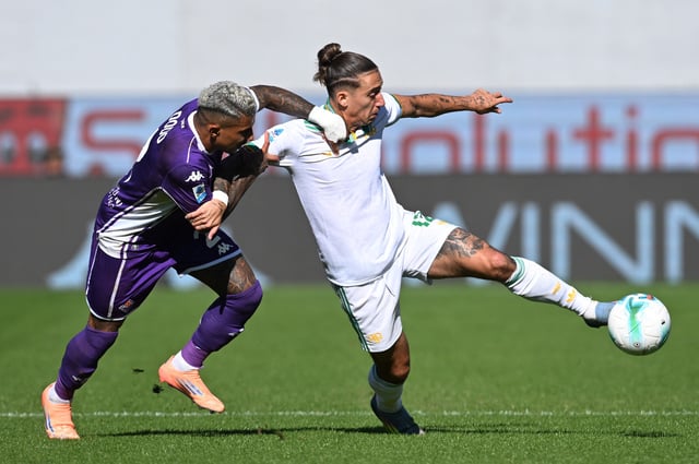 Soccer Football - Serie A - Fiorentina v AS Roma - Stadio Artemio Franchi, Florence, Italy - October 5, 2025 AS Roma's Konstantinos Tsimikas in action with Fiorentina's Dodo REUTERS/Jennifer Lorenzini