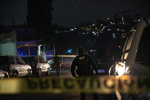 De acuerdo con la Secretaría de Seguridad Pública de Michoacán, los agresores llegaron a bordo de varios vehículos