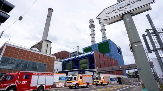 Brand in Frankfurter Kraftwerk sorgt für tagelangen Einsatz der Feuerwehr.
