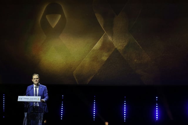 Le président du Crif Yonathan Arfi intervient lors d'une cérémonie organisée pour la libération des otages israéliens, à Paris le 5 octobre 2025