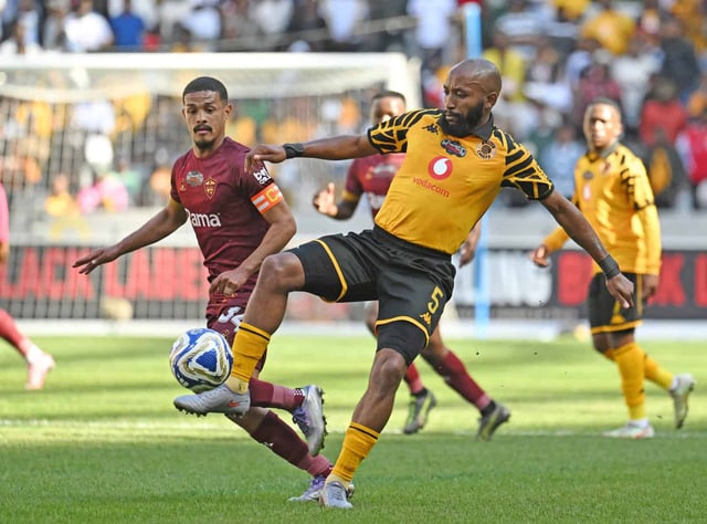 Sibongiseni Mthethwa of Kaizer Chiefs is challenged by Devin Titus of Stellenbosch FC during the 2025 Carling Knockout Cup last 16 game at Cape Town Stadium on Sunday. Photo: Ryan Wilkisky/BackpagePix