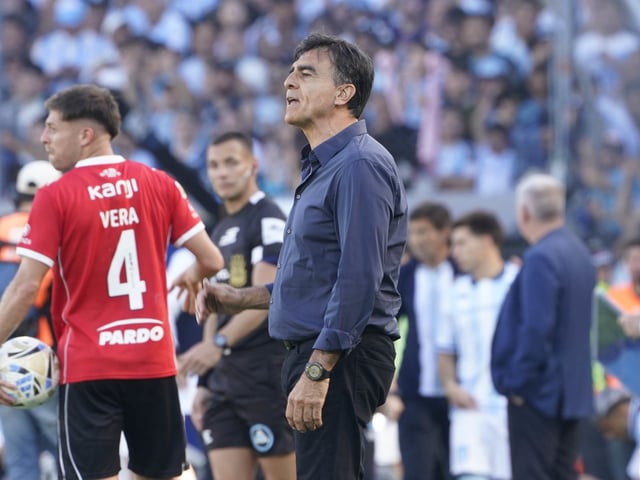 Foto: Fernando de la Orden / Gustavo Quinteros DT Clásico Avellaneda. Racing Club recibe en su cancha a Independiente por Liga Fútbol Argentino
28-09-2025 - FTP CLARIN _FER9935.JPG Z DelaOrden