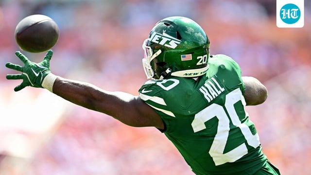 Before getting injured Breece Hall managed nine carries for 78 yards and one catch for eight yards. 