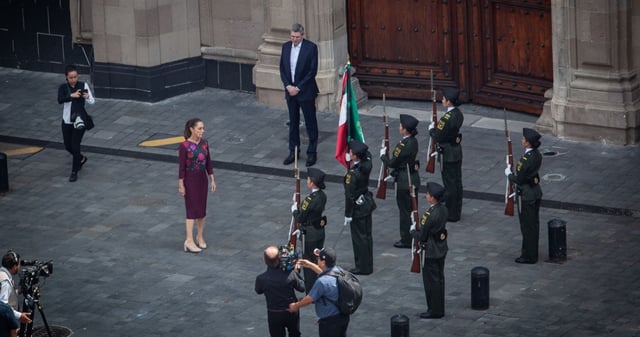 La Presidenta Claudia Sheinbaum Pardo salió de Palacio Nacional para encabezar el mensaje en el Zócalo por su Primer Informe de Gobierno. Foto: Andrea Murcia, Cuartoscuro