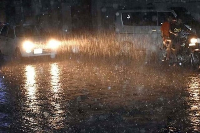 Several areas of Karachi receive light and heavy rain