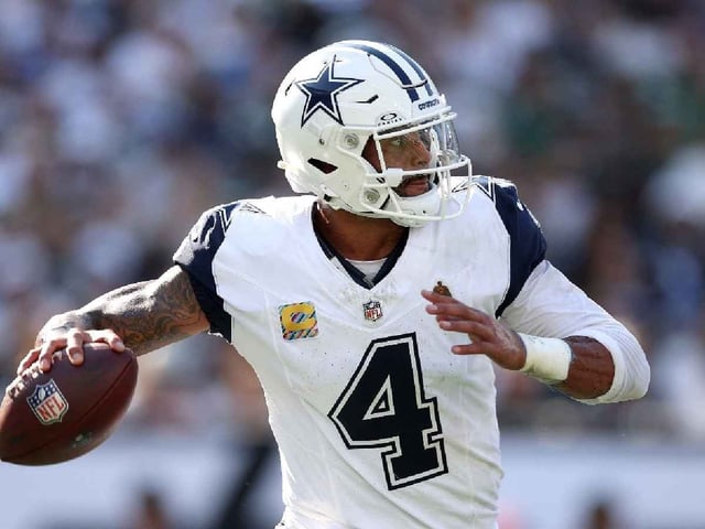 Dak Prescott lanzó tres pases de anotación. (AFP)