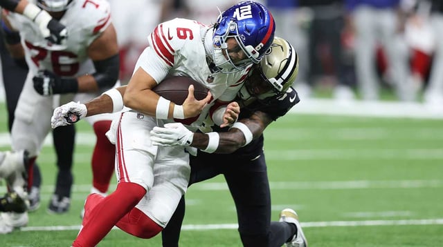Oct 5, 2025; New Orleans, Louisiana, USA; New York Giants quarterback Jaxson Dart (6) runs with the ball against the New Orleans Saints during the second half at Caesars Superdome. Mandatory Credit: Stephen Lew-Imagn Images