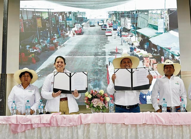 Ministra de la Mujer, Ana Peña, estuvo en mercado mayorista Acomare (Arequipa). Foto: GEC.