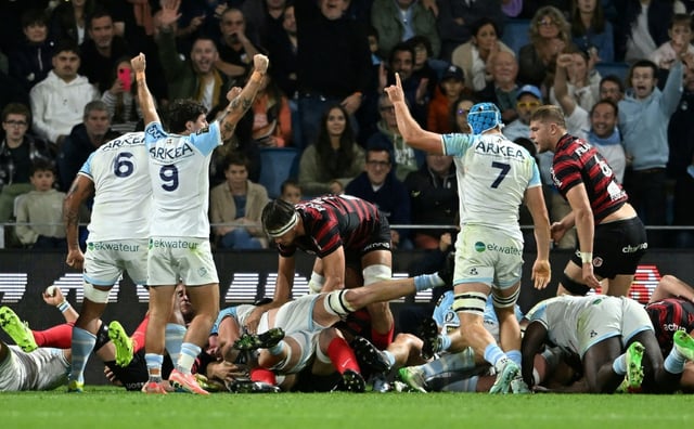 Les joueurs de Bayonne célèbre un essai lors du match de Top 14 contre le Stade toulousain le 5 octobre 2025 à Bayonne