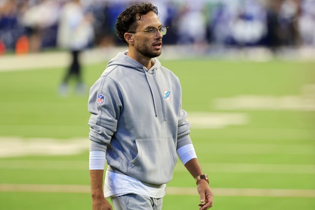 INDIANAPOLIS, INDIANA - OCTOBER 20: Head coach Mike McDaniel of the Miami Dolphins looks on prior to a game against the Indianapolis Colts at Lucas Oil Stadium on October 20, 2024 in Indianapolis, Indiana. McDaniel has lost another QB to IR.