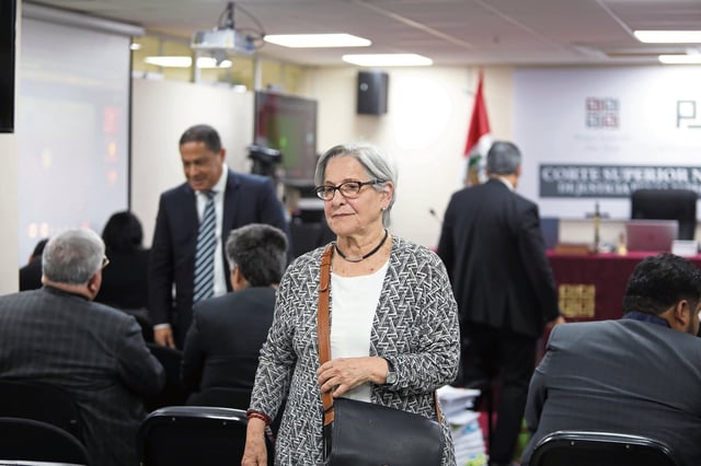 La ex alcaldesa Susana Villarán llega al edificio Zavala del Poder Judicial, donde afronta su juicio tras ser acusada de recibir dinero de coimas de Odebrecht y OAS.

Fotos: Antonio Melgarejo/ @photo.gec