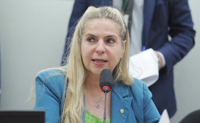 Deputada Luizianne Lins (PT-CE), ex-prefeita de Fortaleza, é uma das pessoas detidas na Flotilha Global Sumud, interceptada na quarta-feira (1º) pela Marinha de Israel no Mediterrâneo.