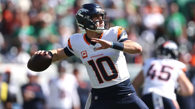 Oct 5, 2025; Philadelphia, Pennsylvania, USA; Denver Broncos quarterback Bo Nix (10) throws a pass in the first quarter against the Philadelphia Eagles at Lincoln Financial Field. Mandatory Credit: Bill Streicher-Imagn Images