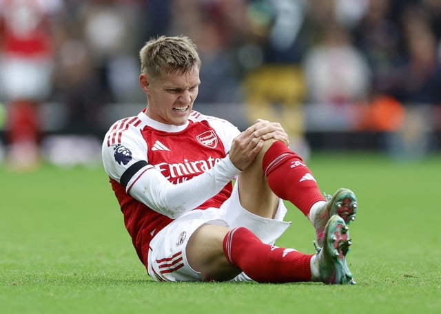 Soccer Football - Premier League - Arsenal v West Ham United - Emirates Stadium, London, Britain - October 4, 2025 Arsenal's Martin Odegaard reacts after sustaining an injury Action Images via Reuters/Peter Cziborra