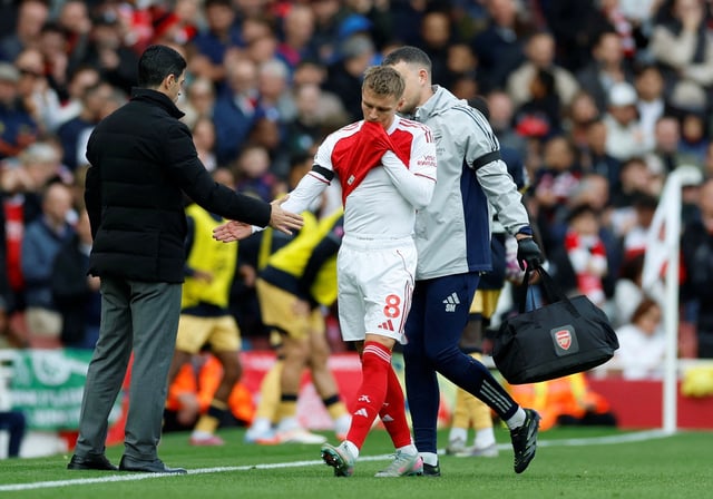Soccer Football - Premier League - Arsenal v West Ham United - Emirates Stadium, London, Britain - October 4, 2025 Arsenal's Martin Odegaard with manager Mikel Arteta after being substituted due to an injury Action Images via Reuters/Peter Cziborra