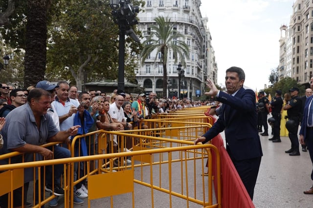 Carlos Mazón durante la procesión cívica del 9 d'Octubre de 2024.