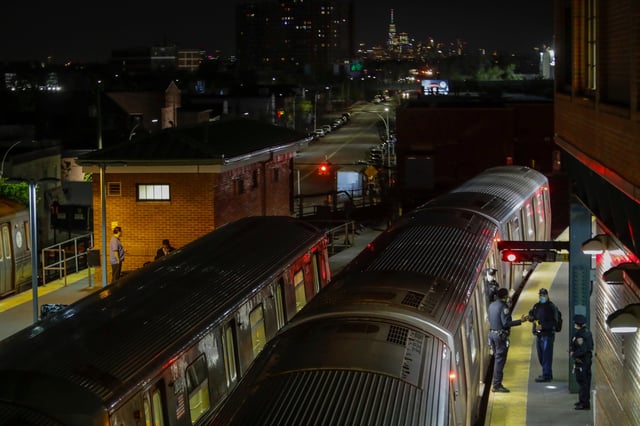 El subway surfing es una práctica muy extendida en el metro de Nueva York. (AP Foto/Frank Franklin II, archivo)