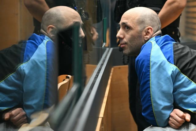 Cédric Jubillar, soupçonné du meurtre de son épouse disparue, au premier jour de son procès devant la cour d'assises du Tarn, à Albi, le 22 septembre 2025