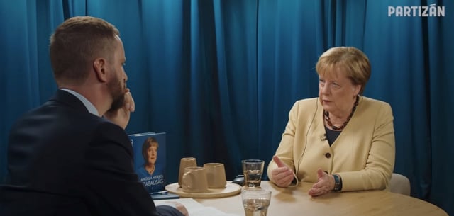 Angela Merkel im Gespräch mit „Partizan“