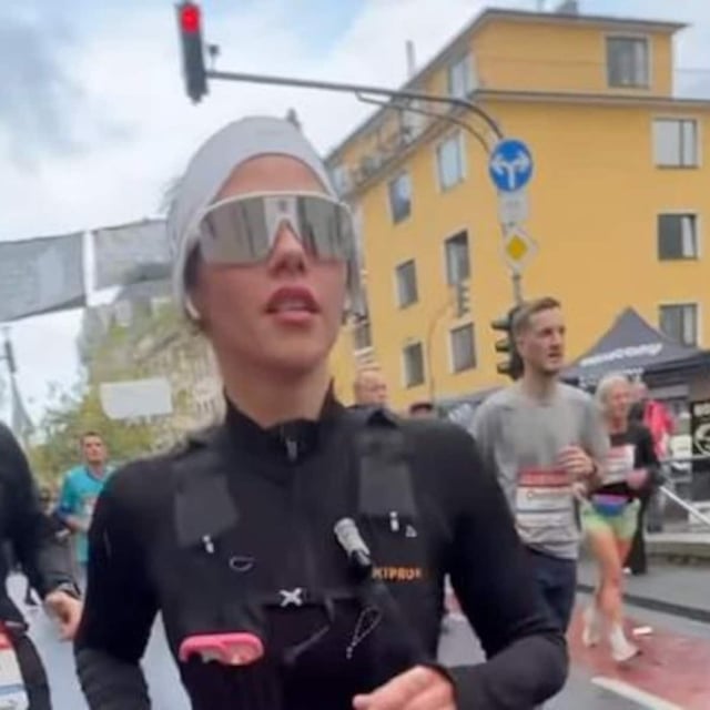 Für viele lautet das Ziel bei einem Marathon ins Ziel zu kommen. Andere wollen gute Zeiten erzielen – so auch DSDS-Star Sarah Engels. Doch ihr Mann macht ihre Ambitionen zunichte.