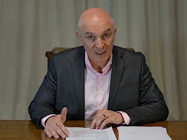 José Luis Espert. Aseguró insistentemente que no se bajaba de la candidatura pero al final renunció.