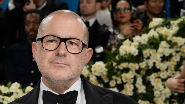 Apples ehemaliger Designchef Jony Ive, hier bei einer Gala des Metropolitan Museum of Art's Costume Institute, soll künftig KI-Hardware gestalten. (Foto: picture alliance / Evan Agostini/Invision/AP | Evan Agostini)