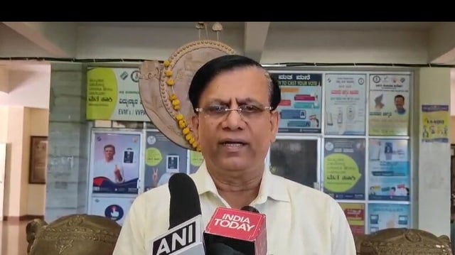 Basavaraj Rayareddy says Siddaramaiah will complete full five-year term, jokes about becoming Chief Minister amid Congress power tussle in Karnataka.