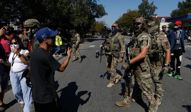 Donald Trump declara a ciudades gobernadas por demócratas como 'zonas de guerra' para justificar envío de tropas
