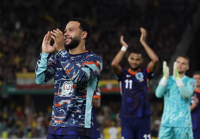 Soccer Football - World Cup - UEFA Qualifiers - Group G - Lithuania v Netherlands - Darius and Girenas Stadium, Kaunas, Lithuania - September 7, 2025 Netherlands' Memphis Depay applauds fans after the match REUTERS/Kacper Pempel
