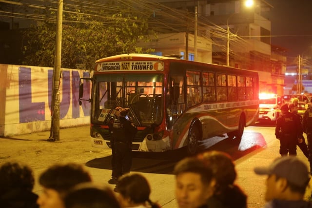El atentado ocurrió en la avenida El Sol y se suma a la ola de violencia por extorsiones que afecta a choferes en Lima y Callao. El conductor permanece en estado crítico. (Fotos: GEC)