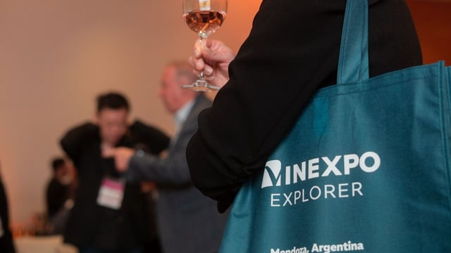 Más de ochenta compradores internacionales recorren bodegas y participan de seminarios en el Espacio Arizu.