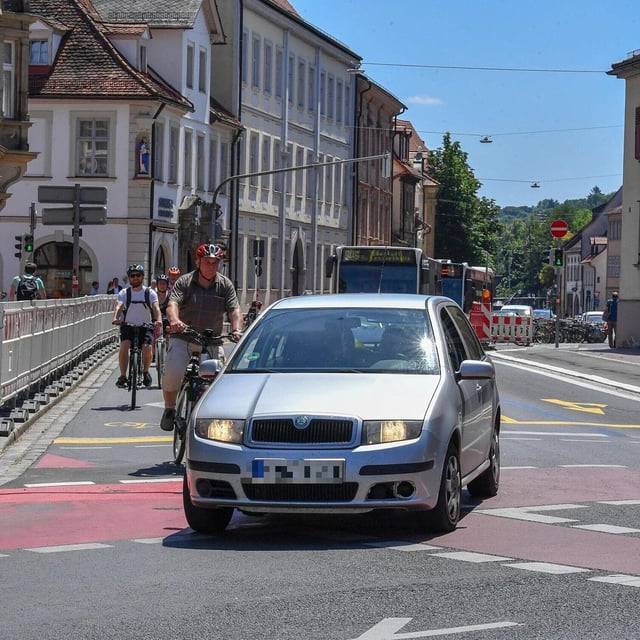 Bamberg: Versammlung sorgt für Verkehrsbehinderungen am Markusplatz - Buslinie betroffen