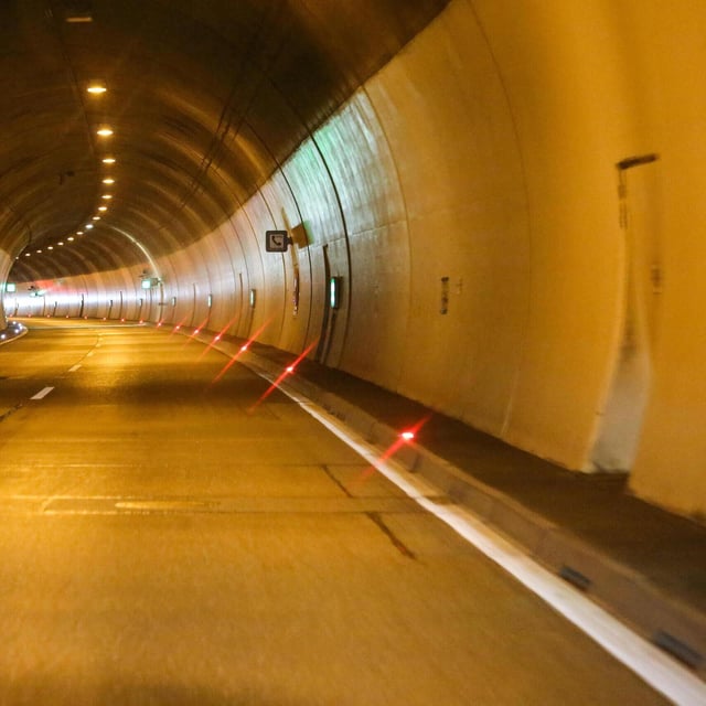 Schweinfurt: Tunnel "Schwarzer Berg" wechselseitig gesperrt - wegen Wartung und Co.