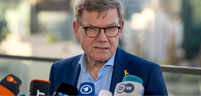 Außenminister Johann Wadephul während der Pressekonferenz in Tel Aviv