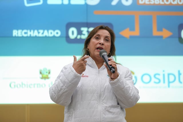 La mandataria exhortó al gremio a no detener el país y sumarse a la lucha contra el crimen organizado.