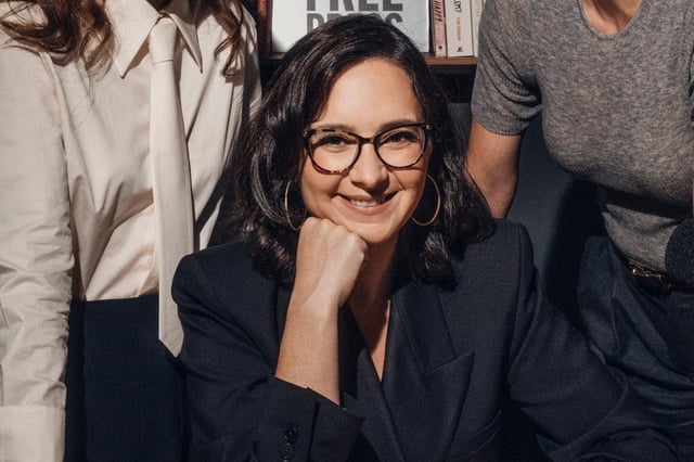 En esta foto sin fecha publicada por Paramount, Bari Weiss, cofundadora de The Free Press, posa para un retrato